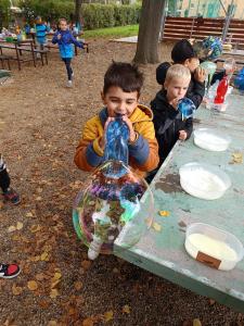 2024-–-Druzina-–-Foukame-bubliny-23