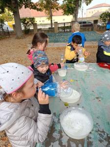 2024-–-Druzina-–-Foukame-bubliny-27