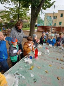 2024-–-Druzina-–-Foukame-bubliny-29