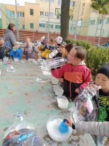 2024-–-Druzina-–-Foukame-bubliny-30