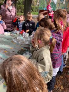 2024-–-Druzina-–-Foukame-bubliny-7