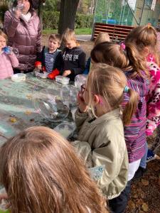 2024-–-Druzina-–-Foukame-bubliny-8