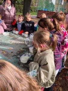 2024-–-Druzina-–-Foukame-bubliny-9