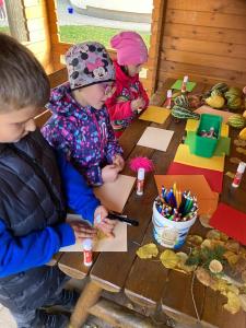 2024-Druzina-Podzimni-tvoreni-z-listu-50