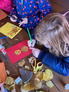 2024-Druzina-Podzimni-tvoreni-z-listu-59