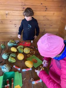 2024-Druzina-Podzimni-tvoreni-z-listu-81